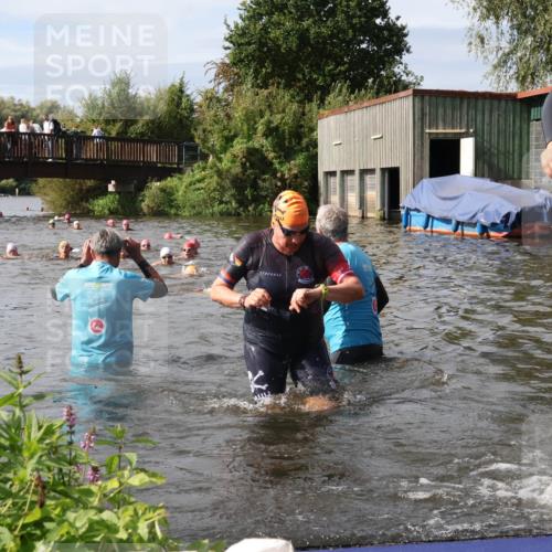 31.08.2025 - Elbe Triathlon Hamburg Luisa Fischer http://msf.ph/oto/8686254 31.08.2025 10:43:36 Schwimmen 1438, 1466, 1476, 1507 meine-sportfotos.de