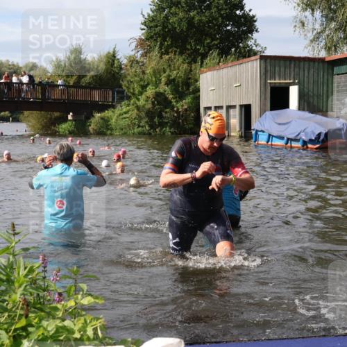 31.08.2025 - Elbe Triathlon Hamburg Luisa Fischer http://msf.ph/oto/8686256 31.08.2025 10:43:36 Schwimmen 1438, 1466, 1476, 1507 meine-sportfotos.de