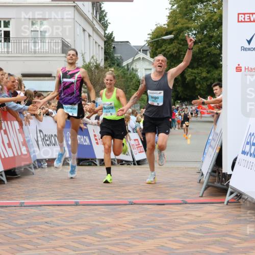 31.08.2025 - 21. Blankeneser Heldenlauf Strokosch-Dieckow http://msf.ph/oto/8686261 31.08.2025 12:00:10 Ziel 4218, 4312, 4304 meine-sportfotos.de