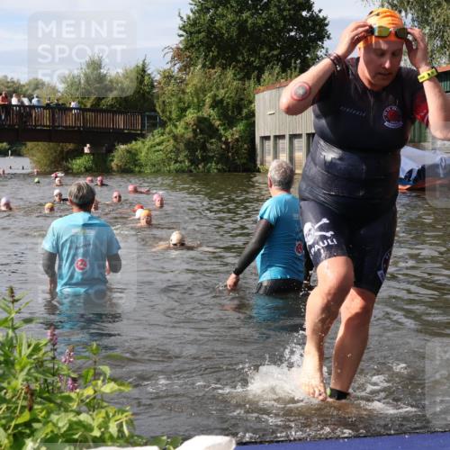 31.08.2025 - Elbe Triathlon Hamburg Luisa Fischer http://msf.ph/oto/8686264 31.08.2025 10:43:38 Schwimmen 1441, 1466, 1476, 1507 meine-sportfotos.de