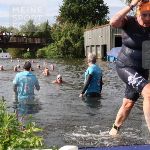 31.08.2025 - Elbe Triathlon Hamburg Luisa Fischer http://msf.ph/oto/8686265 31.08.2025 10:43:38 Schwimmen 1441, 1466, 1476, 1507 meine-sportfotos.de