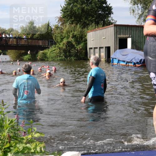 31.08.2025 - Elbe Triathlon Hamburg Luisa Fischer http://msf.ph/oto/8686267 31.08.2025 10:43:38 Schwimmen 1441, 1466, 1476, 1507 meine-sportfotos.de