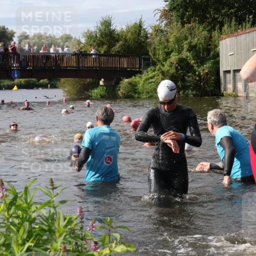 31.08.2025 - Elbe Triathlon Hamburg Luisa Fischer http://msf.ph/oto/8686291 31.08.2025 10:43:47 Schwimmen 1421, 1441, 1475, 1497 meine-sportfotos.de