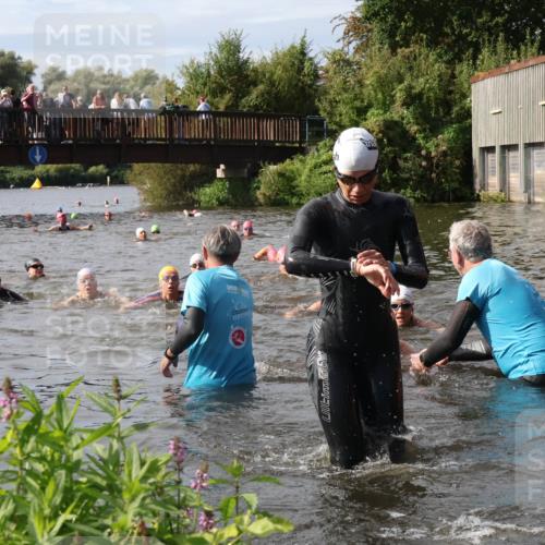 31.08.2025 - Elbe Triathlon Hamburg Luisa Fischer http://msf.ph/oto/8686295 31.08.2025 10:43:48 Schwimmen 1396, 1406, 1421, 1441, 1475, 1497 meine-sportfotos.de