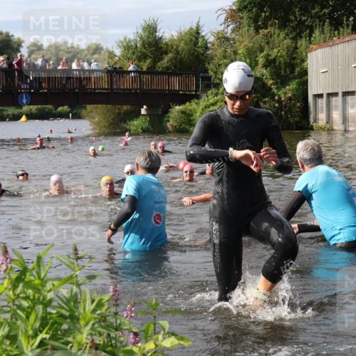 31.08.2025 - Elbe Triathlon Hamburg Luisa Fischer http://msf.ph/oto/8686297 31.08.2025 10:43:48 Schwimmen 1396, 1406, 1421, 1441, 1475, 1497 meine-sportfotos.de