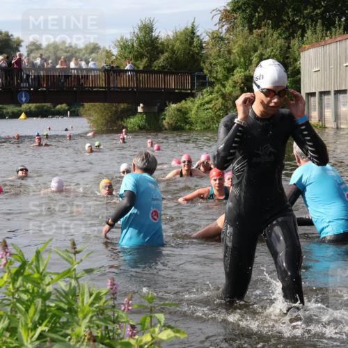 31.08.2025 - Elbe Triathlon Hamburg Luisa Fischer http://msf.ph/oto/8686298 31.08.2025 10:43:48 Schwimmen 1396, 1406, 1421, 1441, 1475, 1497 meine-sportfotos.de