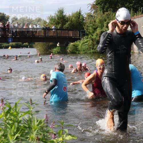 31.08.2025 - Elbe Triathlon Hamburg Luisa Fischer http://msf.ph/oto/8686300 31.08.2025 10:43:49 Schwimmen 1396, 1406, 1421, 1441, 1475, 1497 meine-sportfotos.de