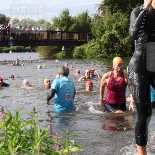 31.08.2025 - Elbe Triathlon Hamburg Luisa Fischer http://msf.ph/oto/8686304 31.08.2025 10:43:49 Schwimmen 1396, 1406, 1421, 1441, 1475, 1497 meine-sportfotos.de