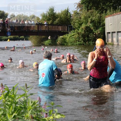 31.08.2025 - Elbe Triathlon Hamburg Luisa Fischer http://msf.ph/oto/8686307 31.08.2025 10:43:50 Schwimmen 1356, 1396, 1406, 1421, 1441, 1475, 1497 meine-sportfotos.de