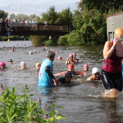 31.08.2025 - Elbe Triathlon Hamburg Luisa Fischer http://msf.ph/oto/8686311 31.08.2025 10:43:51 Schwimmen 1356, 1361, 1396, 1406, 1421, 1430, 1441, 1475, 1497 meine-sportfotos.de