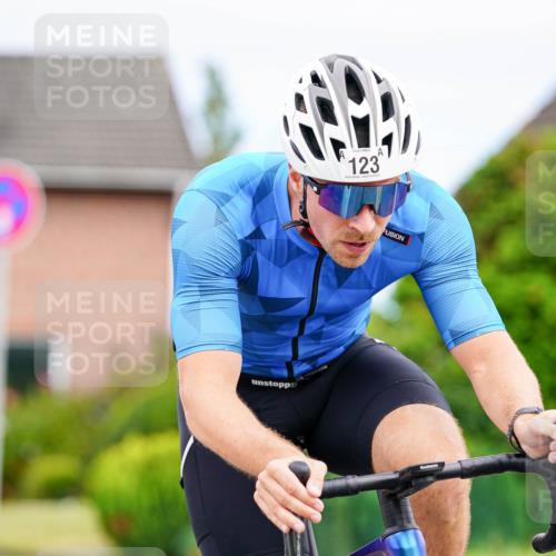 31.08.2025 - Elbe Triathlon Hamburg Michael Burmester http://msf.ph/oto/8686328 31.08.2025 14:19:37 Radfahren 123, 127 meine-sportfotos.de