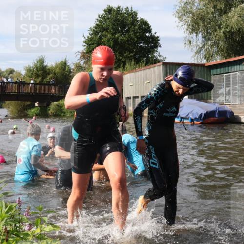 31.08.2025 - Elbe Triathlon Hamburg Luisa Fischer http://msf.ph/oto/8686336 31.08.2025 10:43:57 Schwimmen 1356, 1360, 1361, 1396, 1406, 1430, 1467, 1475, 1497, 1500 meine-sportfotos.de