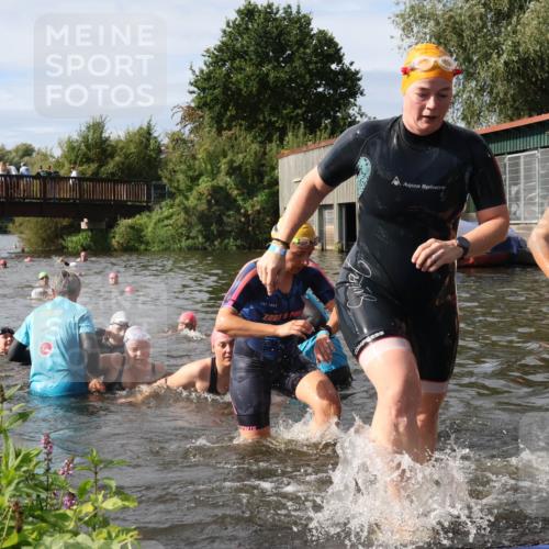 31.08.2025 - Elbe Triathlon Hamburg Luisa Fischer http://msf.ph/oto/8686339 31.08.2025 10:43:59 Schwimmen 1356, 1360, 1361, 1396, 1406, 1430, 1467, 1497, 1500 meine-sportfotos.de