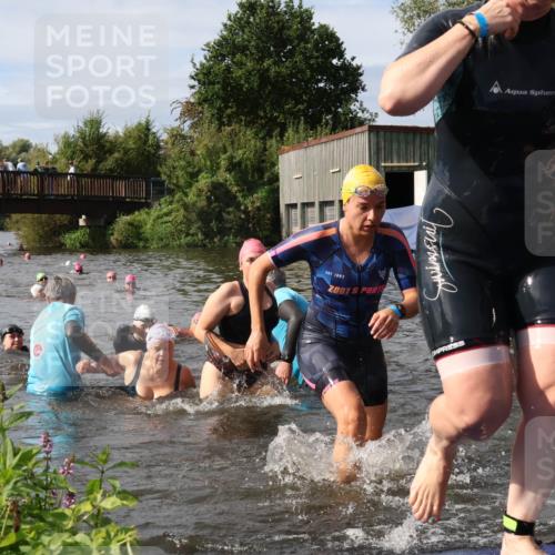31.08.2025 - Elbe Triathlon Hamburg Luisa Fischer http://msf.ph/oto/8686343 31.08.2025 10:44:00 Schwimmen 1356, 1360, 1361, 1362, 1396, 1406, 1430, 1467, 1497, 1500, 1502 meine-sportfotos.de