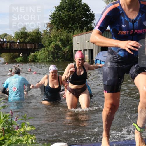 31.08.2025 - Elbe Triathlon Hamburg Luisa Fischer http://msf.ph/oto/8686350 31.08.2025 10:44:01 Schwimmen 1356, 1360, 1361, 1362, 1377, 1396, 1406, 1430, 1467, 1497, 1500, 1502 meine-sportfotos.de