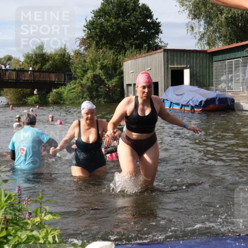 31.08.2025 - Elbe Triathlon Hamburg Luisa Fischer http://msf.ph/oto/8686352 31.08.2025 10:44:02 Schwimmen 1356, 1360, 1361, 1362, 1377, 1396, 1406, 1430, 1467, 1500, 1502, 1503 meine-sportfotos.de
