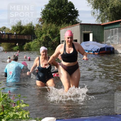 31.08.2025 - Elbe Triathlon Hamburg Luisa Fischer http://msf.ph/oto/8686354 31.08.2025 10:44:02 Schwimmen 1356, 1360, 1361, 1362, 1377, 1396, 1406, 1430, 1467, 1500, 1502, 1503 meine-sportfotos.de