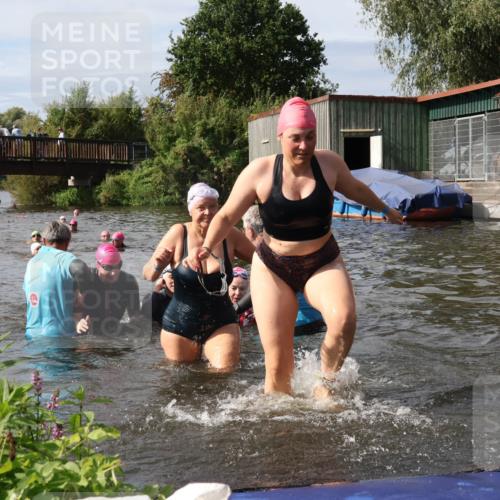 31.08.2025 - Elbe Triathlon Hamburg Luisa Fischer http://msf.ph/oto/8686356 31.08.2025 10:44:02 Schwimmen 1356, 1360, 1361, 1362, 1377, 1396, 1406, 1430, 1467, 1500, 1502, 1503 meine-sportfotos.de