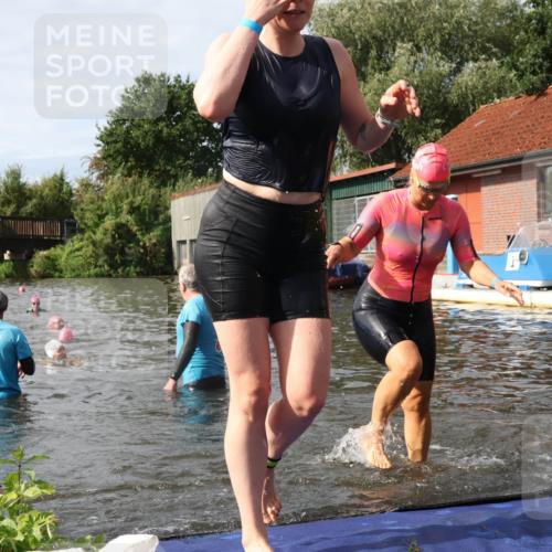 31.08.2025 - Elbe Triathlon Hamburg Luisa Fischer http://msf.ph/oto/8686365 31.08.2025 10:44:11 Schwimmen 1362, 1377, 1452, 1502, 1503 meine-sportfotos.de