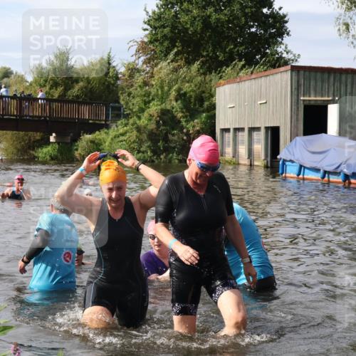 31.08.2025 - Elbe Triathlon Hamburg Luisa Fischer http://msf.ph/oto/8686376 31.08.2025 10:44:22 Schwimmen 1353, 1359, 1392, 1452, 1506 meine-sportfotos.de
