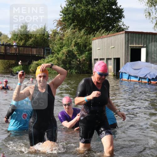 31.08.2025 - Elbe Triathlon Hamburg Luisa Fischer http://msf.ph/oto/8686377 31.08.2025 10:44:22 Schwimmen 1353, 1359, 1392, 1452, 1506 meine-sportfotos.de
