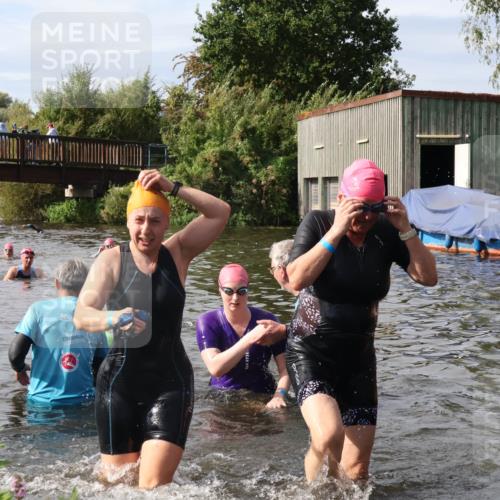 31.08.2025 - Elbe Triathlon Hamburg Luisa Fischer http://msf.ph/oto/8686379 31.08.2025 10:44:22 Schwimmen 1353, 1359, 1392, 1452, 1506 meine-sportfotos.de