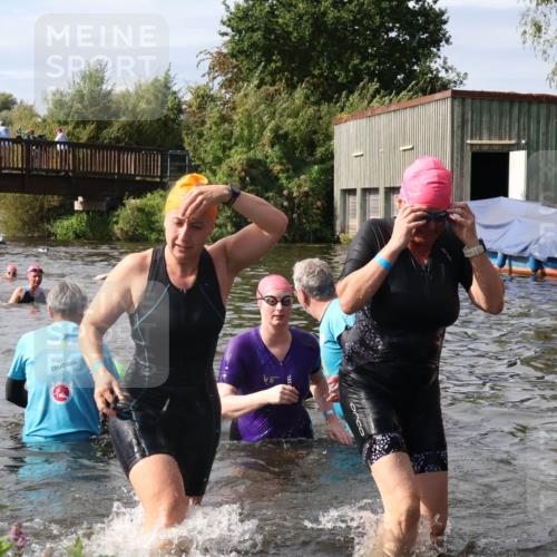 31.08.2025 - Elbe Triathlon Hamburg Luisa Fischer http://msf.ph/oto/8686382 31.08.2025 10:44:23 Schwimmen 1353, 1359, 1392, 1452, 1506 meine-sportfotos.de