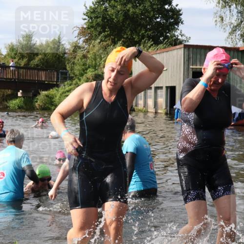 31.08.2025 - Elbe Triathlon Hamburg Luisa Fischer http://msf.ph/oto/8686384 31.08.2025 10:44:23 Schwimmen 1353, 1359, 1392, 1452, 1506 meine-sportfotos.de
