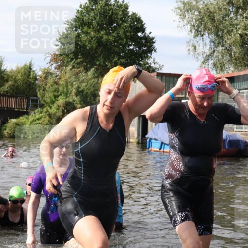 31.08.2025 - Elbe Triathlon Hamburg Luisa Fischer http://msf.ph/oto/8686386 31.08.2025 10:44:24 Schwimmen 1353, 1359, 1392, 1452, 1506 meine-sportfotos.de