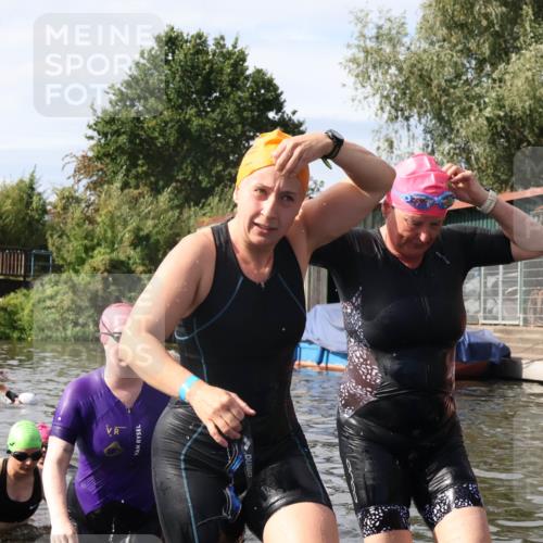 31.08.2025 - Elbe Triathlon Hamburg Luisa Fischer http://msf.ph/oto/8686387 31.08.2025 10:44:24 Schwimmen 1353, 1359, 1392, 1452, 1506 meine-sportfotos.de