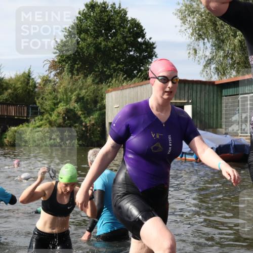31.08.2025 - Elbe Triathlon Hamburg Luisa Fischer http://msf.ph/oto/8686393 31.08.2025 10:44:26 Schwimmen 1353, 1359, 1392, 1459, 1506 meine-sportfotos.de