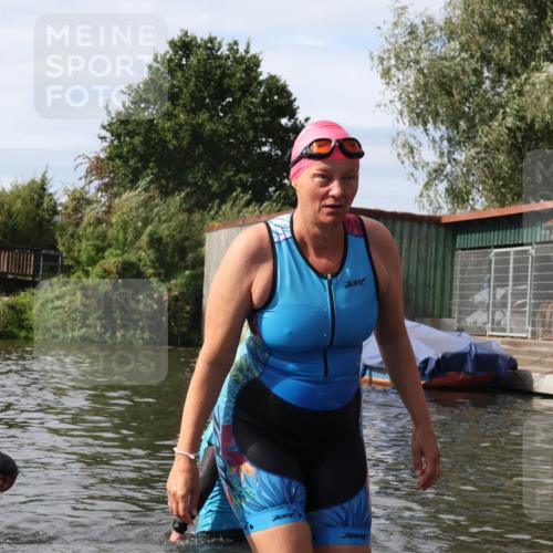 31.08.2025 - Elbe Triathlon Hamburg Luisa Fischer http://msf.ph/oto/8686411 31.08.2025 10:45:02 Schwimmen 1420, 1423, 1455, 1463 meine-sportfotos.de
