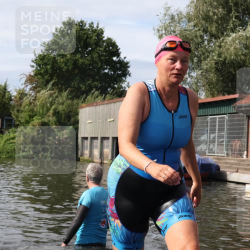31.08.2025 - Elbe Triathlon Hamburg Luisa Fischer http://msf.ph/oto/8686413 31.08.2025 10:45:02 Schwimmen 1420, 1423, 1455, 1463 meine-sportfotos.de
