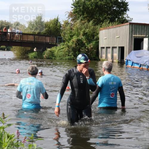 31.08.2025 - Elbe Triathlon Hamburg Luisa Fischer http://msf.ph/oto/8686416 31.08.2025 10:45:19 Schwimmen 1401 meine-sportfotos.de