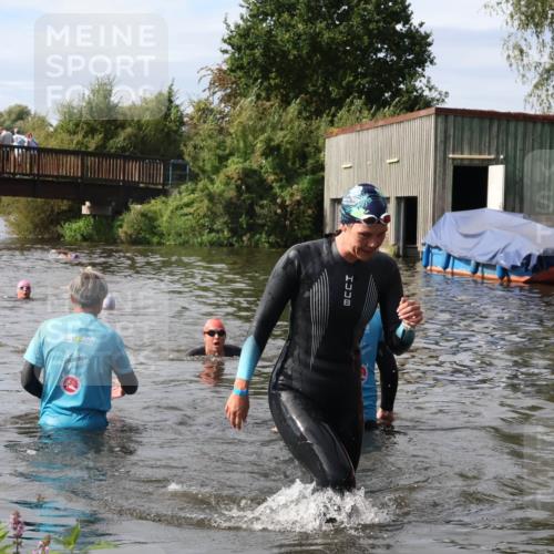 31.08.2025 - Elbe Triathlon Hamburg Luisa Fischer http://msf.ph/oto/8686419 31.08.2025 10:45:20 Schwimmen 1401 meine-sportfotos.de