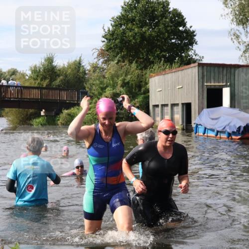 31.08.2025 - Elbe Triathlon Hamburg Luisa Fischer http://msf.ph/oto/8686437 31.08.2025 10:45:29 Schwimmen 1402, 1447 meine-sportfotos.de