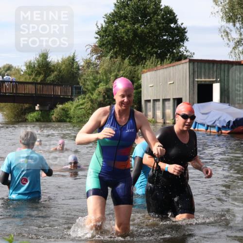 31.08.2025 - Elbe Triathlon Hamburg Luisa Fischer http://msf.ph/oto/8686439 31.08.2025 10:45:29 Schwimmen 1402, 1447 meine-sportfotos.de