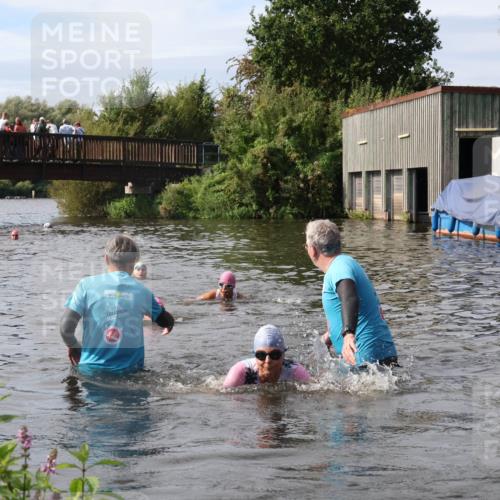 31.08.2025 - Elbe Triathlon Hamburg Luisa Fischer http://msf.ph/oto/8686442 31.08.2025 10:45:34 Schwimmen 1402, 1415, 1447, 1499 meine-sportfotos.de