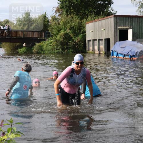 31.08.2025 - Elbe Triathlon Hamburg Luisa Fischer http://msf.ph/oto/8686446 31.08.2025 10:45:35 Schwimmen 1402, 1415, 1447, 1499 meine-sportfotos.de