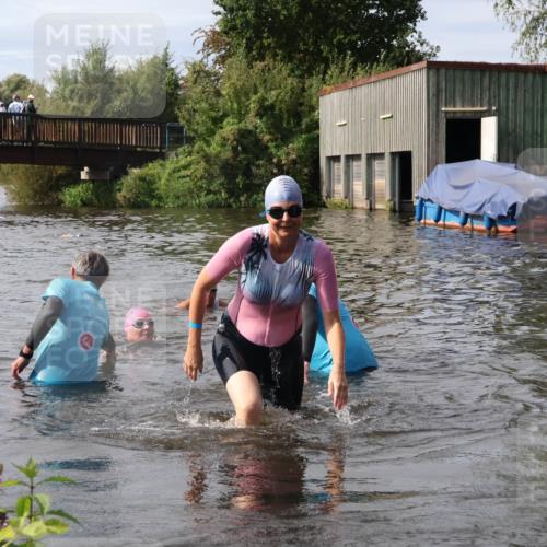 31.08.2025 - Elbe Triathlon Hamburg Luisa Fischer http://msf.ph/oto/8686447 31.08.2025 10:45:36 Schwimmen 1402, 1415, 1499 meine-sportfotos.de