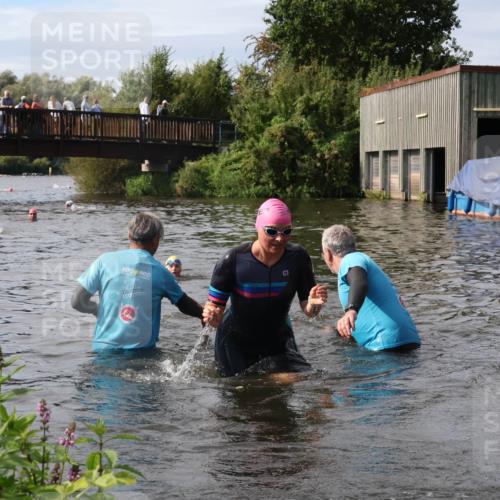 31.08.2025 - Elbe Triathlon Hamburg Luisa Fischer http://msf.ph/oto/8686456 31.08.2025 10:45:39 Schwimmen 1415, 1499 meine-sportfotos.de