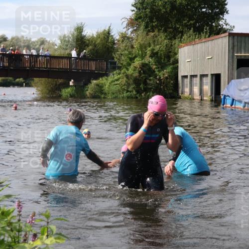 31.08.2025 - Elbe Triathlon Hamburg Luisa Fischer http://msf.ph/oto/8686457 31.08.2025 10:45:40 Schwimmen 1415, 1499 meine-sportfotos.de