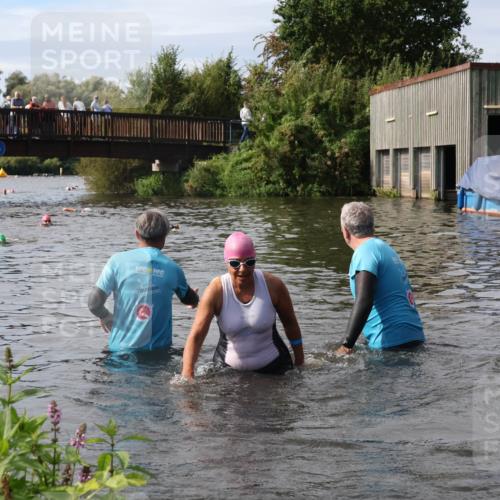31.08.2025 - Elbe Triathlon Hamburg Luisa Fischer http://msf.ph/oto/8686469 31.08.2025 10:45:44 Schwimmen 1391, 1415, 1499, 1508 meine-sportfotos.de