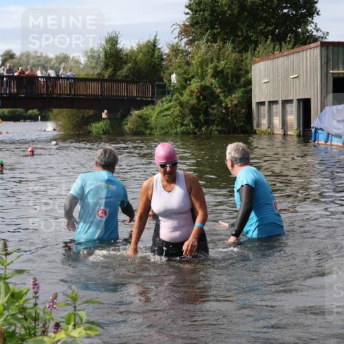 31.08.2025 - Elbe Triathlon Hamburg Luisa Fischer http://msf.ph/oto/8686472 31.08.2025 10:45:44 Schwimmen 1391, 1415, 1499, 1508 meine-sportfotos.de