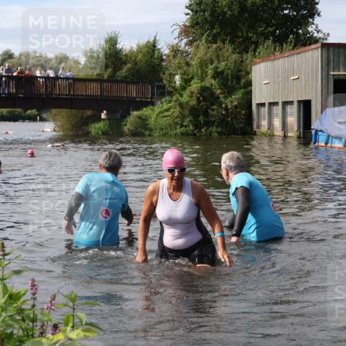 31.08.2025 - Elbe Triathlon Hamburg Luisa Fischer http://msf.ph/oto/8686474 31.08.2025 10:45:45 Schwimmen 1391, 1415, 1508 meine-sportfotos.de