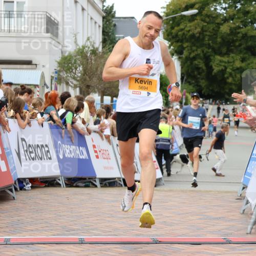 31.08.2025 - 21. Blankeneser Heldenlauf Strokosch-Dieckow http://msf.ph/oto/8686477 31.08.2025 11:59:43 Ziel 5694, 4068 meine-sportfotos.de