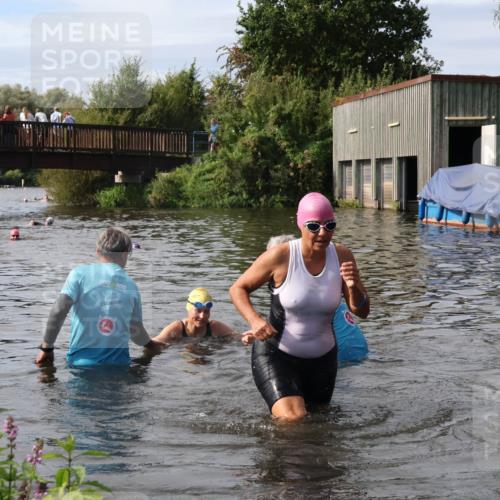 31.08.2025 - Elbe Triathlon Hamburg Luisa Fischer http://msf.ph/oto/8686481 31.08.2025 10:45:46 Schwimmen 1391, 1415, 1508 meine-sportfotos.de