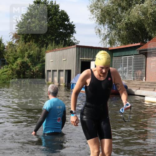 31.08.2025 - Elbe Triathlon Hamburg Luisa Fischer http://msf.ph/oto/8686485 31.08.2025 10:45:51 Schwimmen 1391, 1508 meine-sportfotos.de