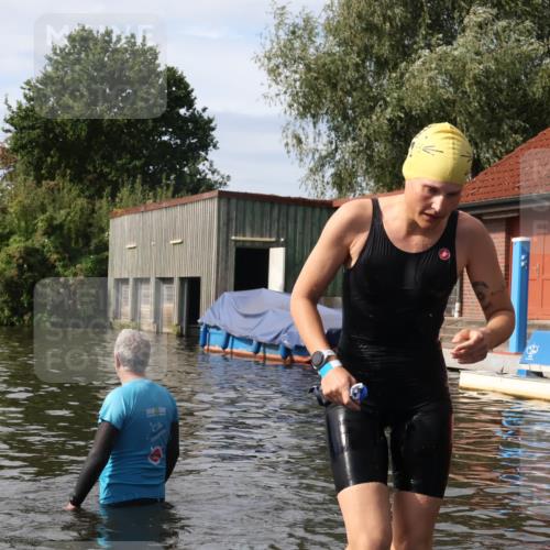 31.08.2025 - Elbe Triathlon Hamburg Luisa Fischer http://msf.ph/oto/8686490 31.08.2025 10:45:52 Schwimmen 1391, 1508 meine-sportfotos.de