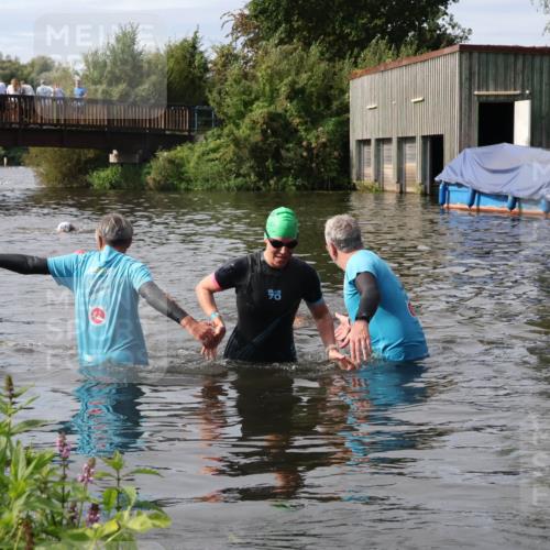 31.08.2025 - Elbe Triathlon Hamburg Luisa Fischer http://msf.ph/oto/8686492 31.08.2025 10:46:05 Schwimmen 1397, 1490 meine-sportfotos.de